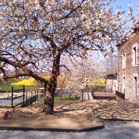 Le Moulin De Bretigneul Bed & Breakfast Saint-Aubin-des-Landes Екстериор снимка