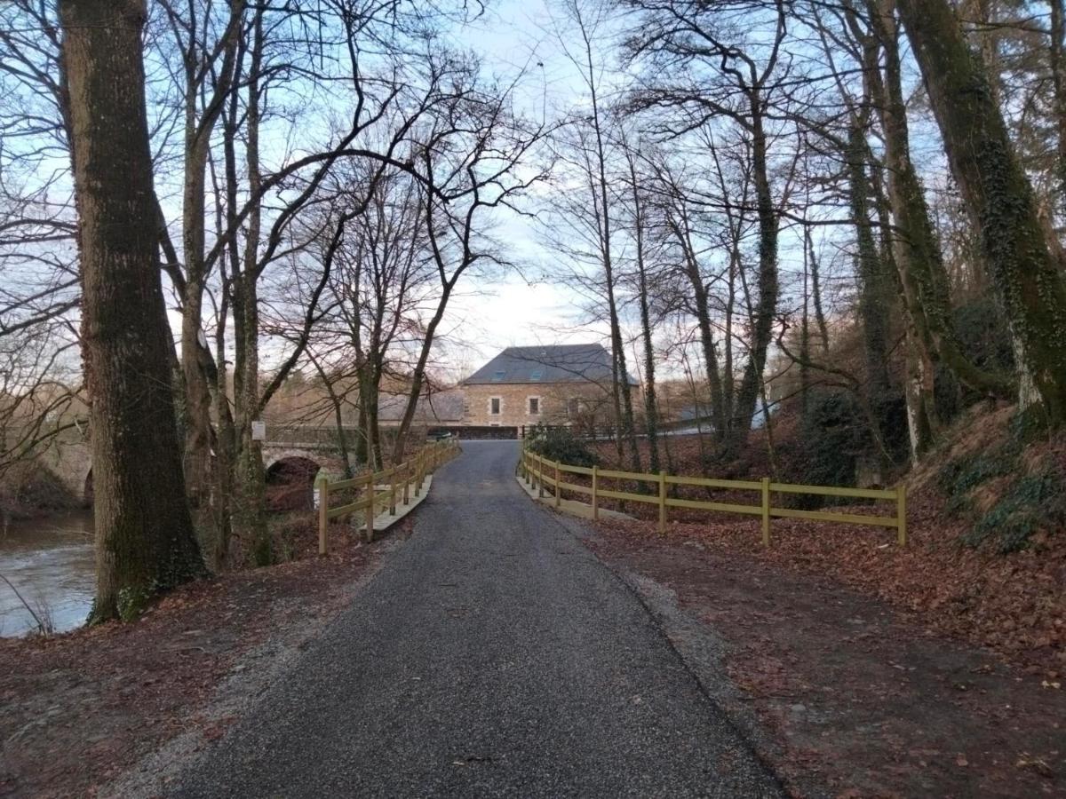 Le Moulin De Bretigneul Bed & Breakfast Saint-Aubin-des-Landes Екстериор снимка