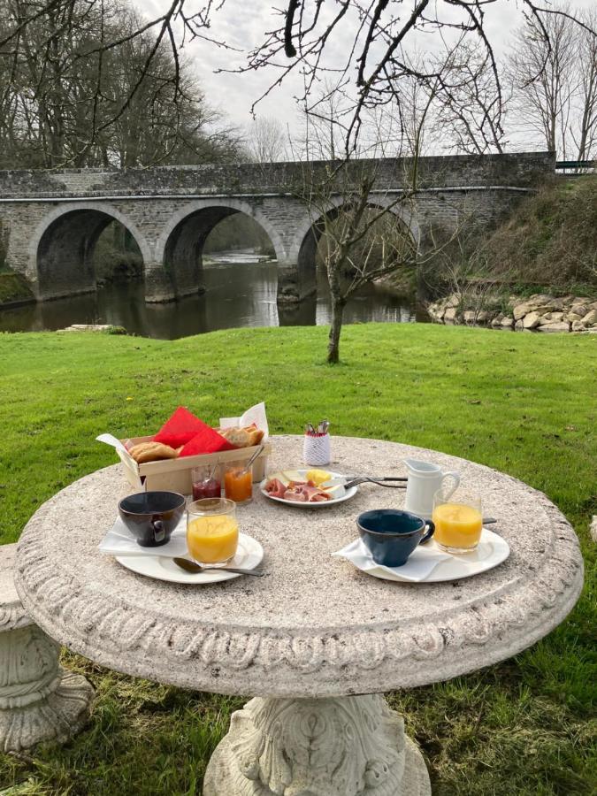 Le Moulin De Bretigneul Bed & Breakfast Saint-Aubin-des-Landes Екстериор снимка