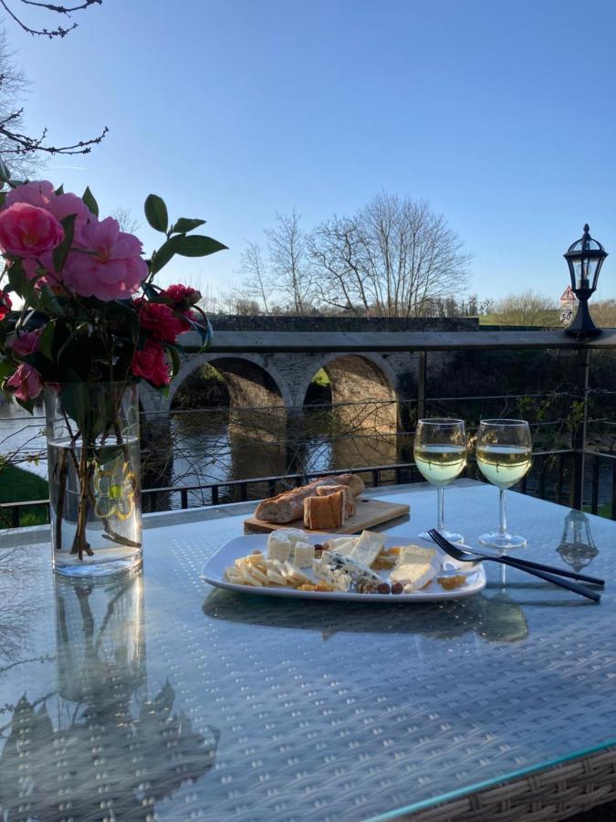 Le Moulin De Bretigneul Bed & Breakfast Saint-Aubin-des-Landes Екстериор снимка